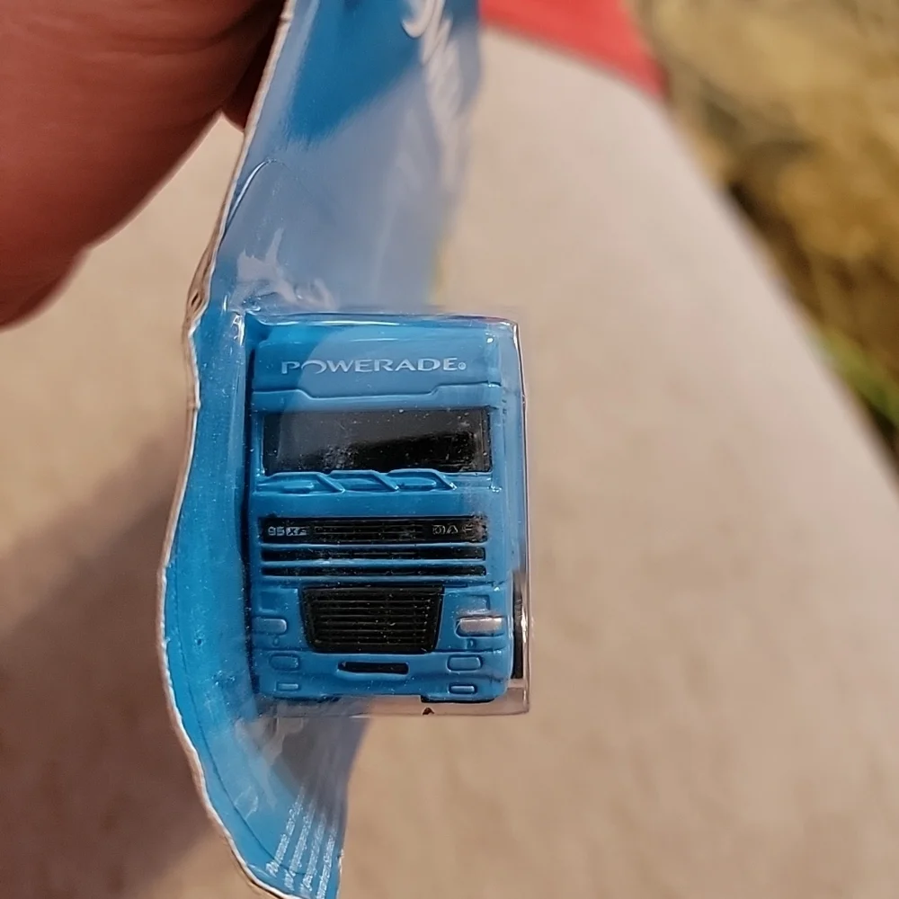 DGD DAF Lorry & Powerade Trailer - OO/HO - New & Carded